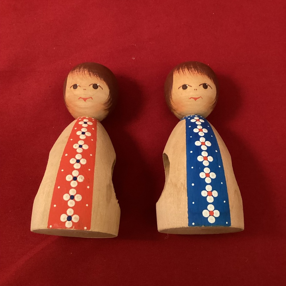 Wooden napkin ring Doll Set with Red and Blue Accents
